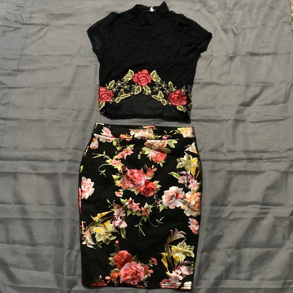 Cute 2 pc small!!
